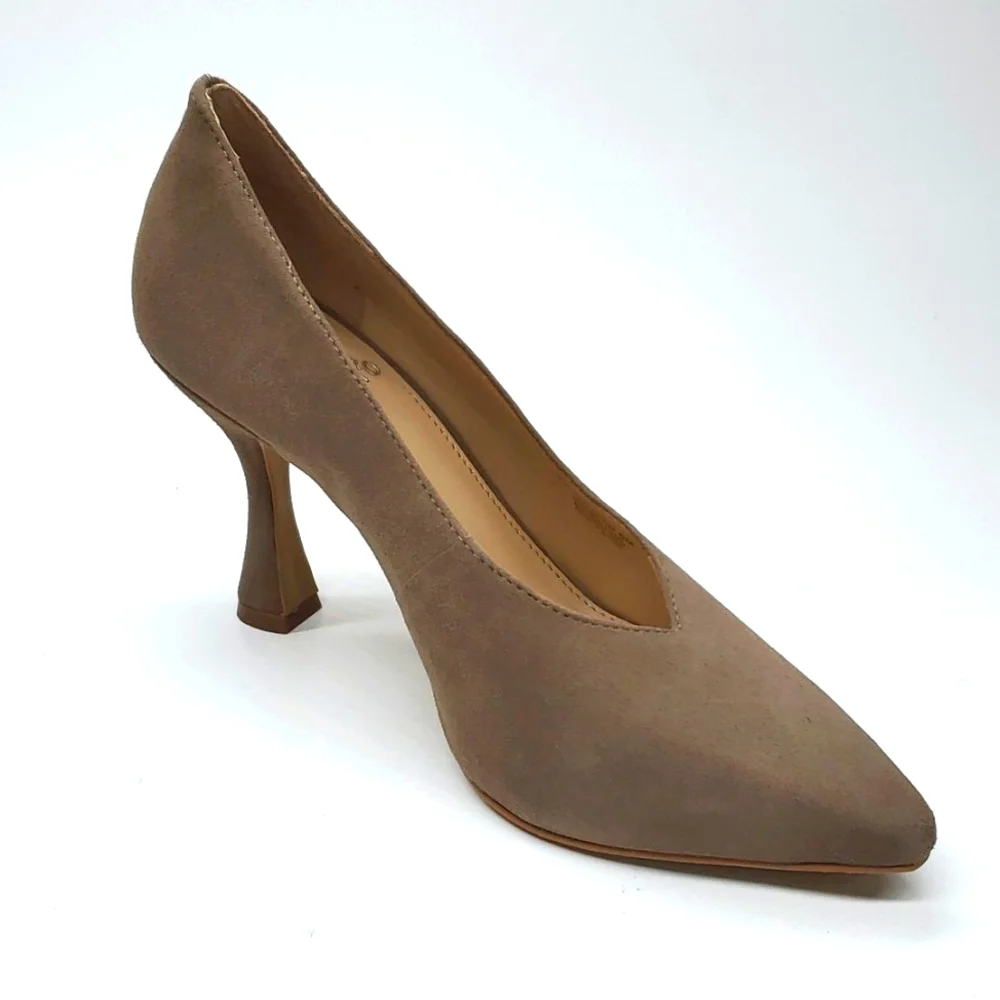 Vince Camuto ISHANI Tuscan Taupe True Suede Pumps NWT 6M